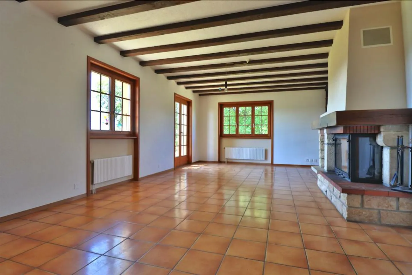 Villa vaudoise con oltre 320 m2 di superficie utile nel mezzo della natura - Foto 3 di 13