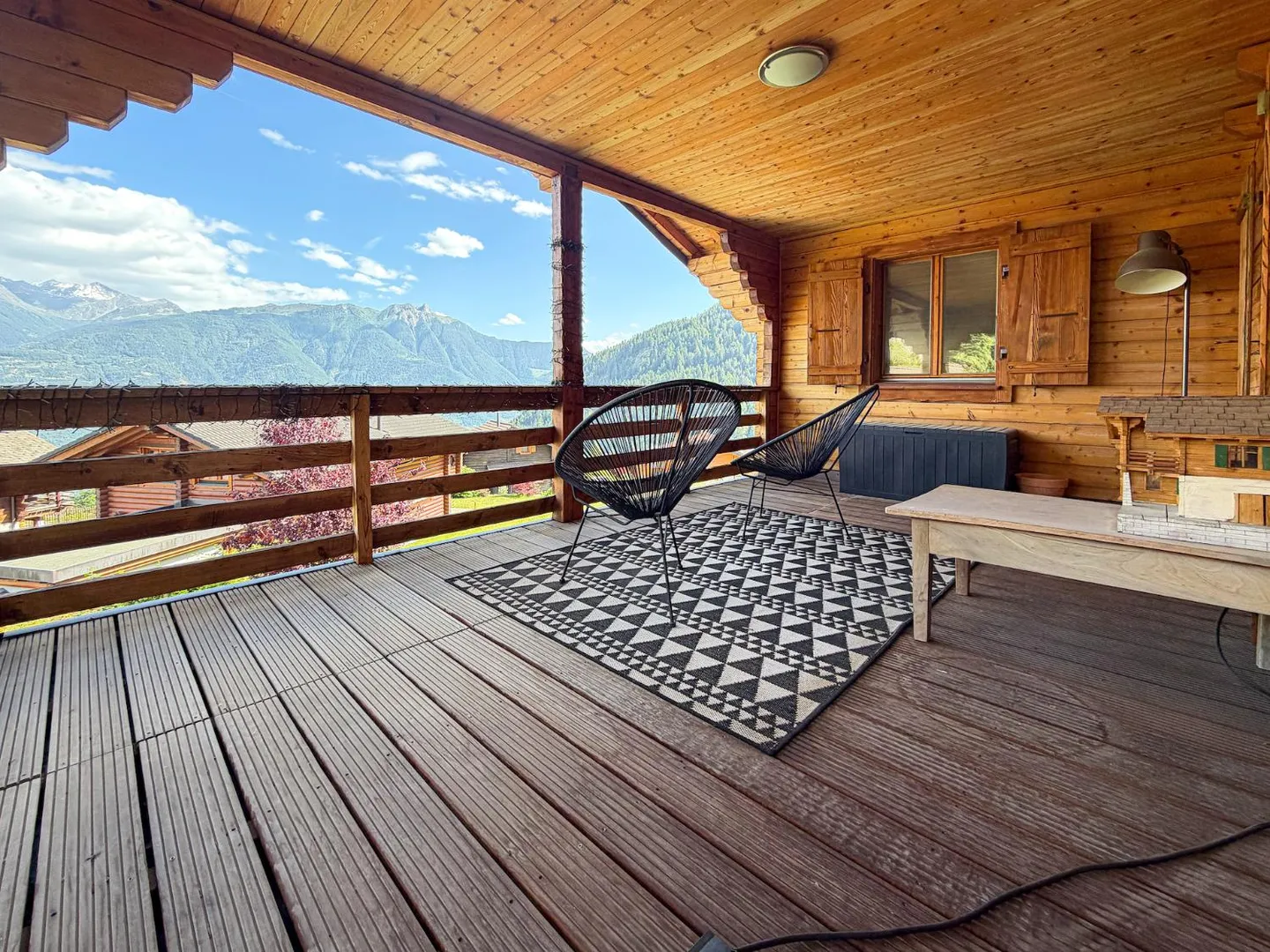 Chalet magnificamente ristrutturato su un bellissimo lotto pianeggiante a Ovronnaz/VS - Foto 15 di 20