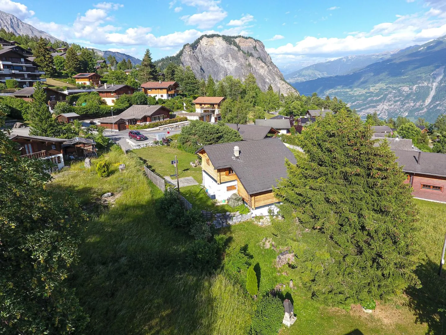Chalet magnificamente ristrutturato su un bellissimo lotto pianeggiante a Ovronnaz/VS - Foto 18 di 20