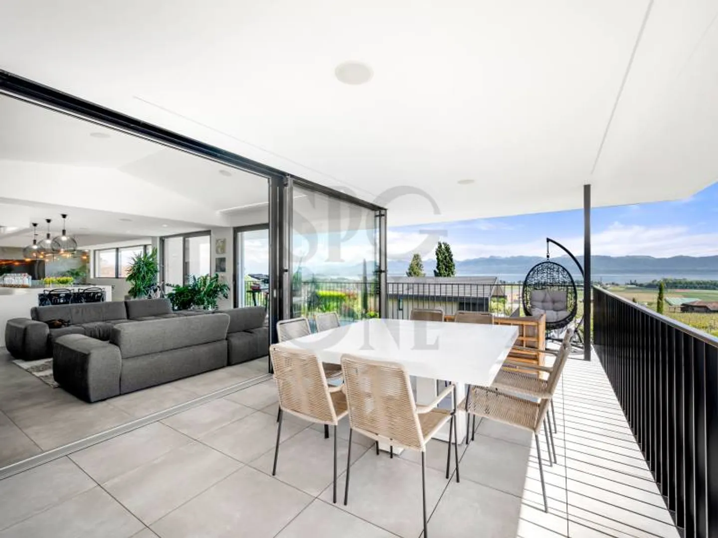 Villa contemporaine avec vue sur le lac - Photo 1 sur 8
