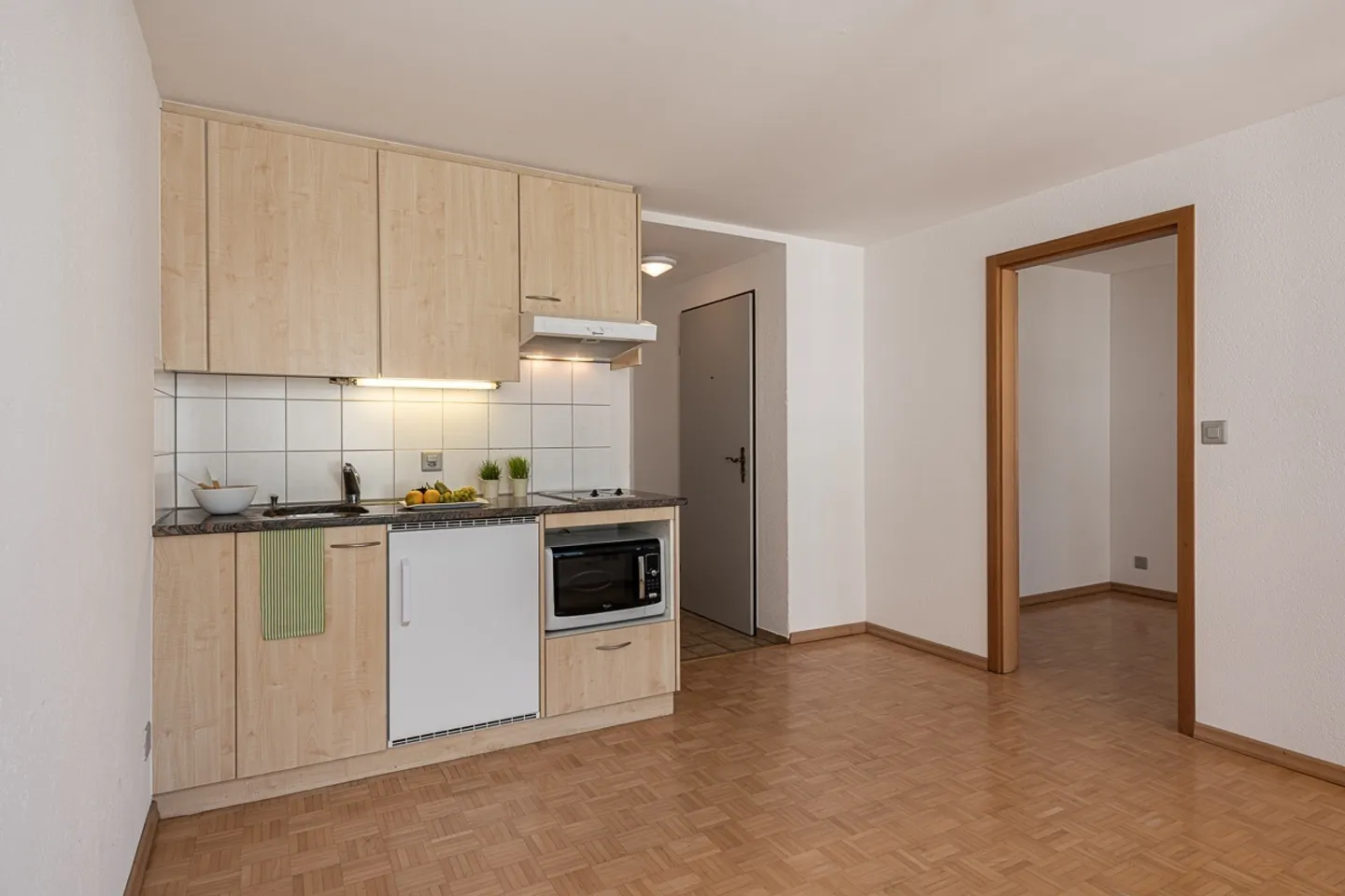 Centrally Located Single Apartment - Photo 2 of 4
