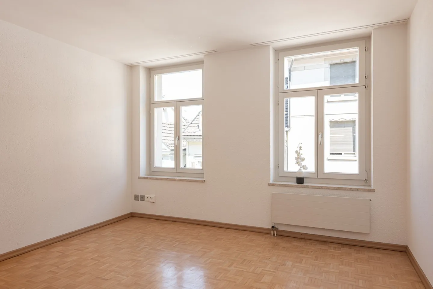Centrally Located Single Apartment - Photo 4 of 4