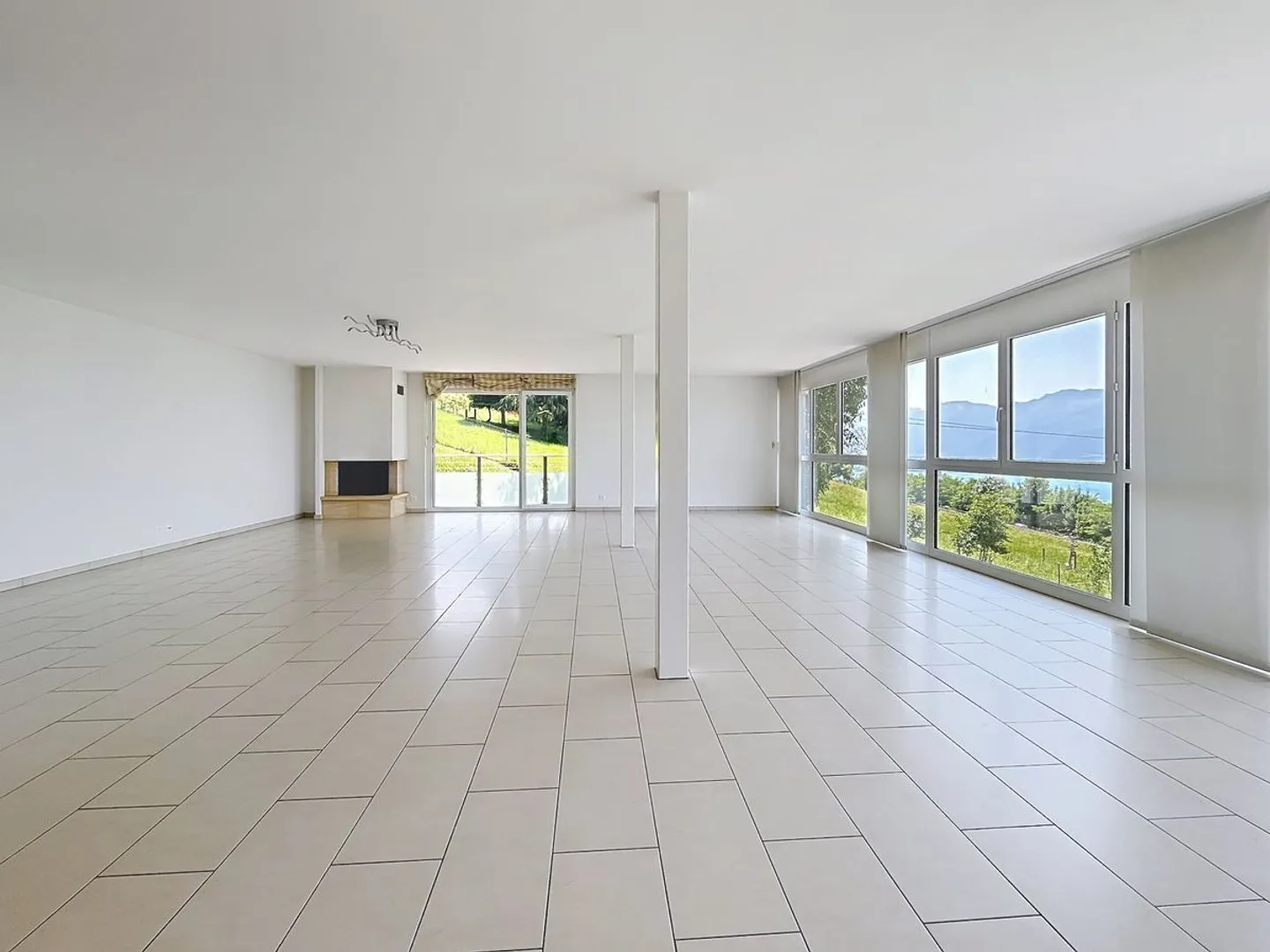 4.5 rooms - 165 m2 with extraordinary view - Photo 4 of 13