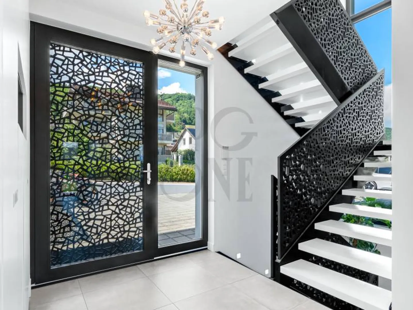 Villa contemporaine avec vue sur le lac - Photo 3 sur 8