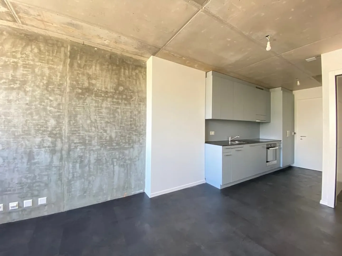 Studio moderne au 2ème étage - Photo 3 sur 5