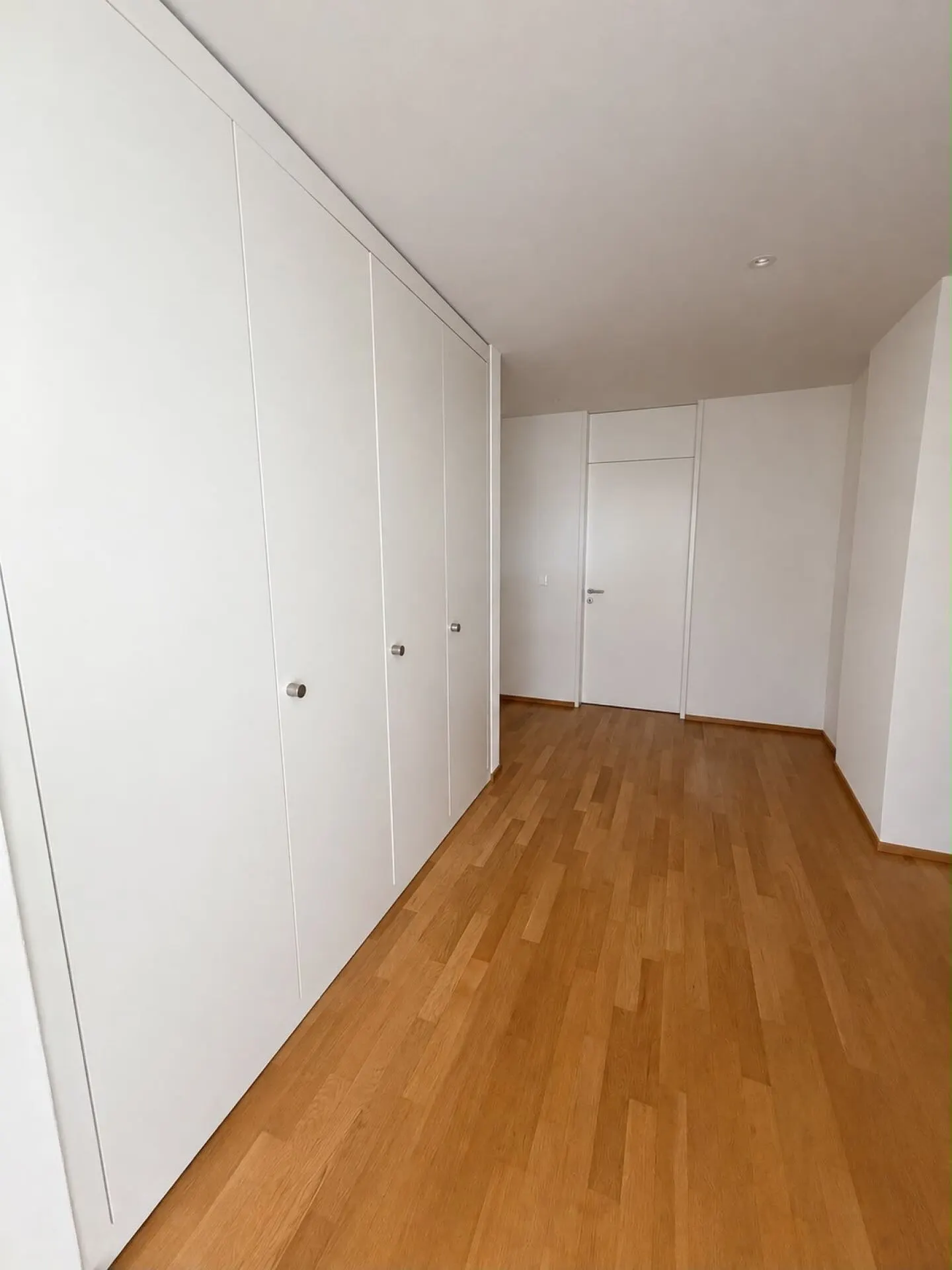 Plaza Verde - More Living Space! 2.5-Room Apartment for Rent - Photo 8 of 9