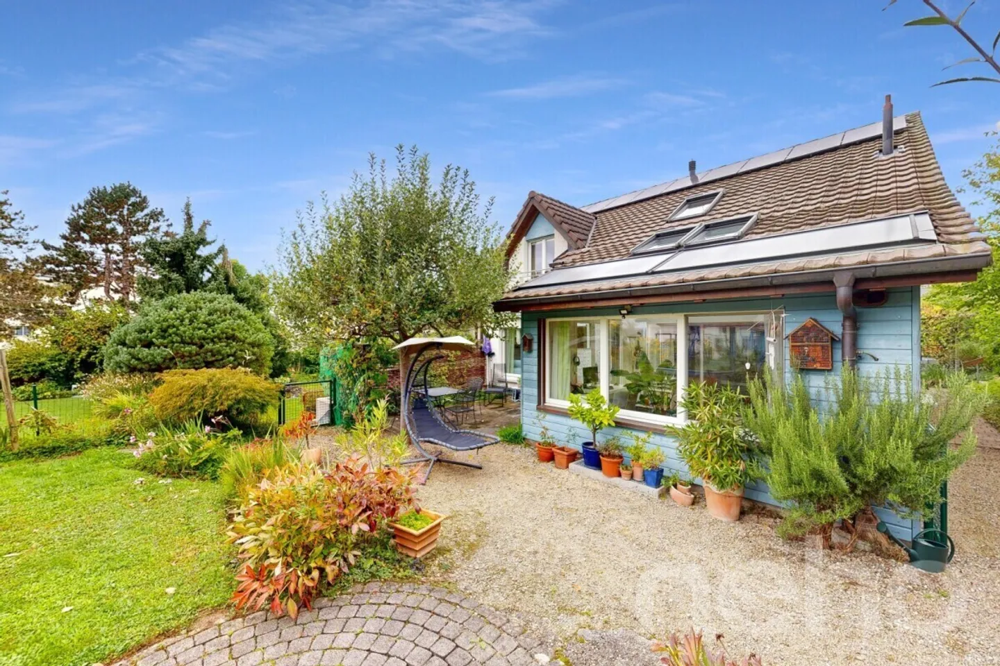 Sehr gepflegtes Doppeleinfamilienhaus mit gemütlichem Garten - Foto 1 von 12