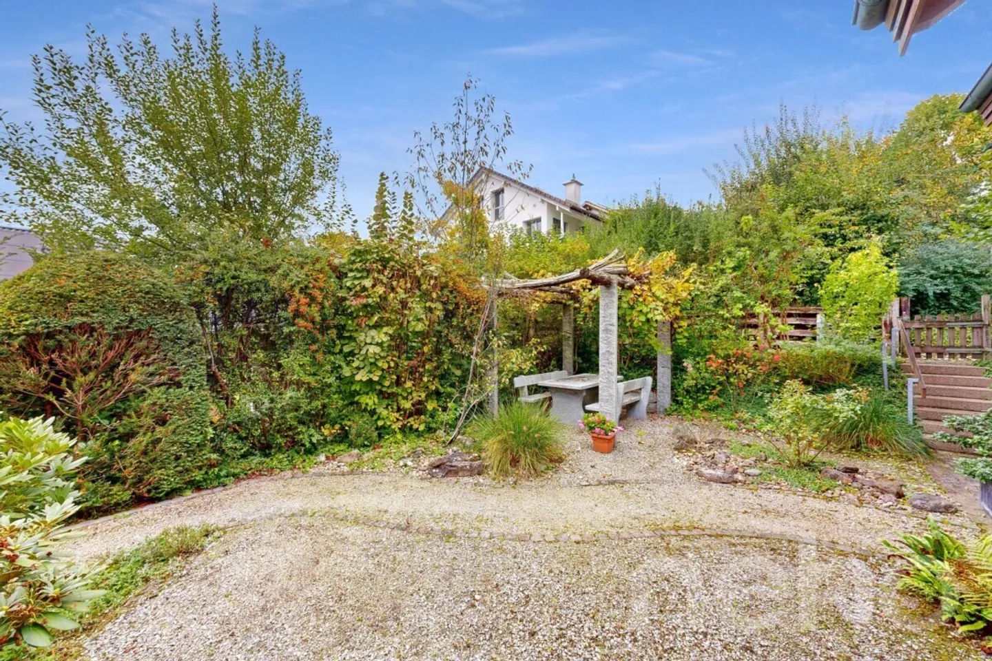 Sehr gepflegtes Doppeleinfamilienhaus mit gemütlichem Garten - Foto 11 von 12