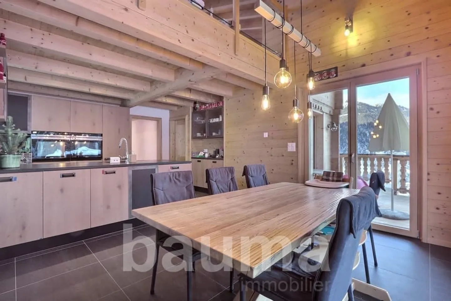 Chalet con due appartamenti - Foto 3 di 13