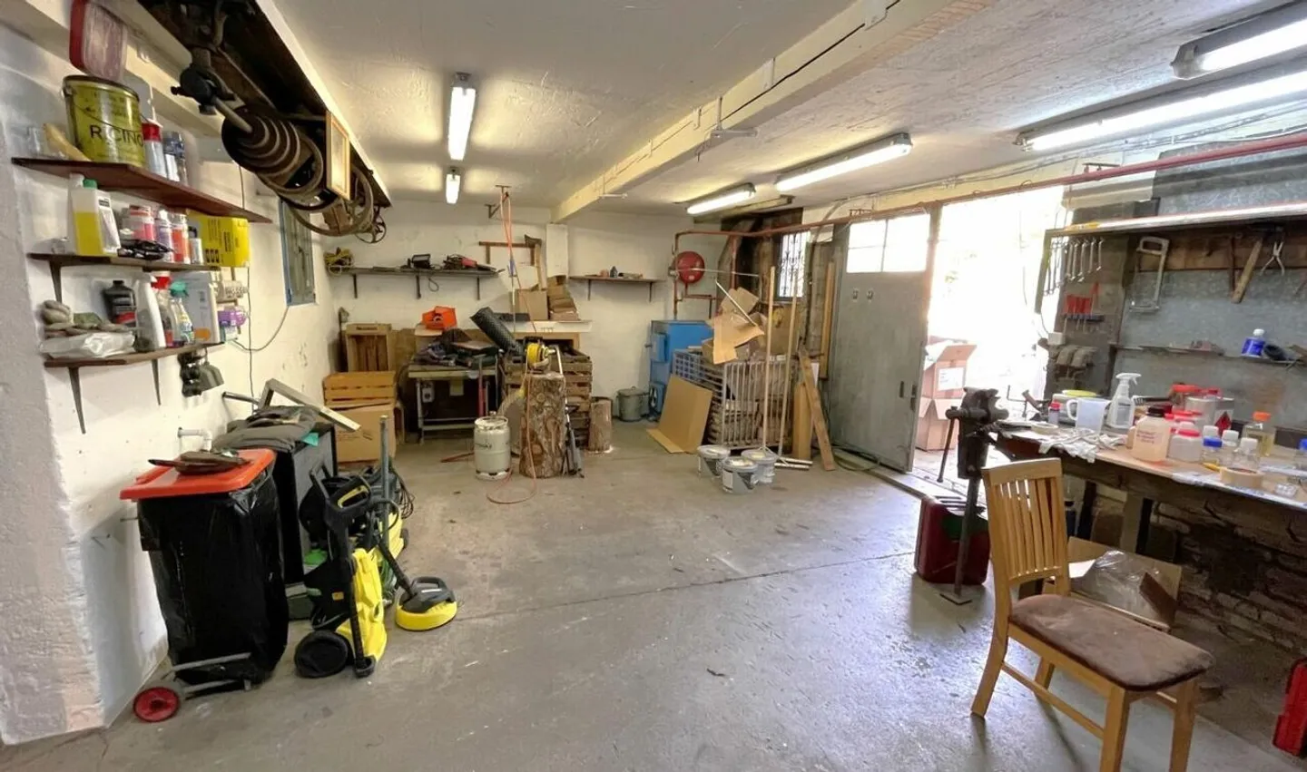 Commercial building with 430 m² of usable space in the center of Läufelfingen - Photo 4 of 8