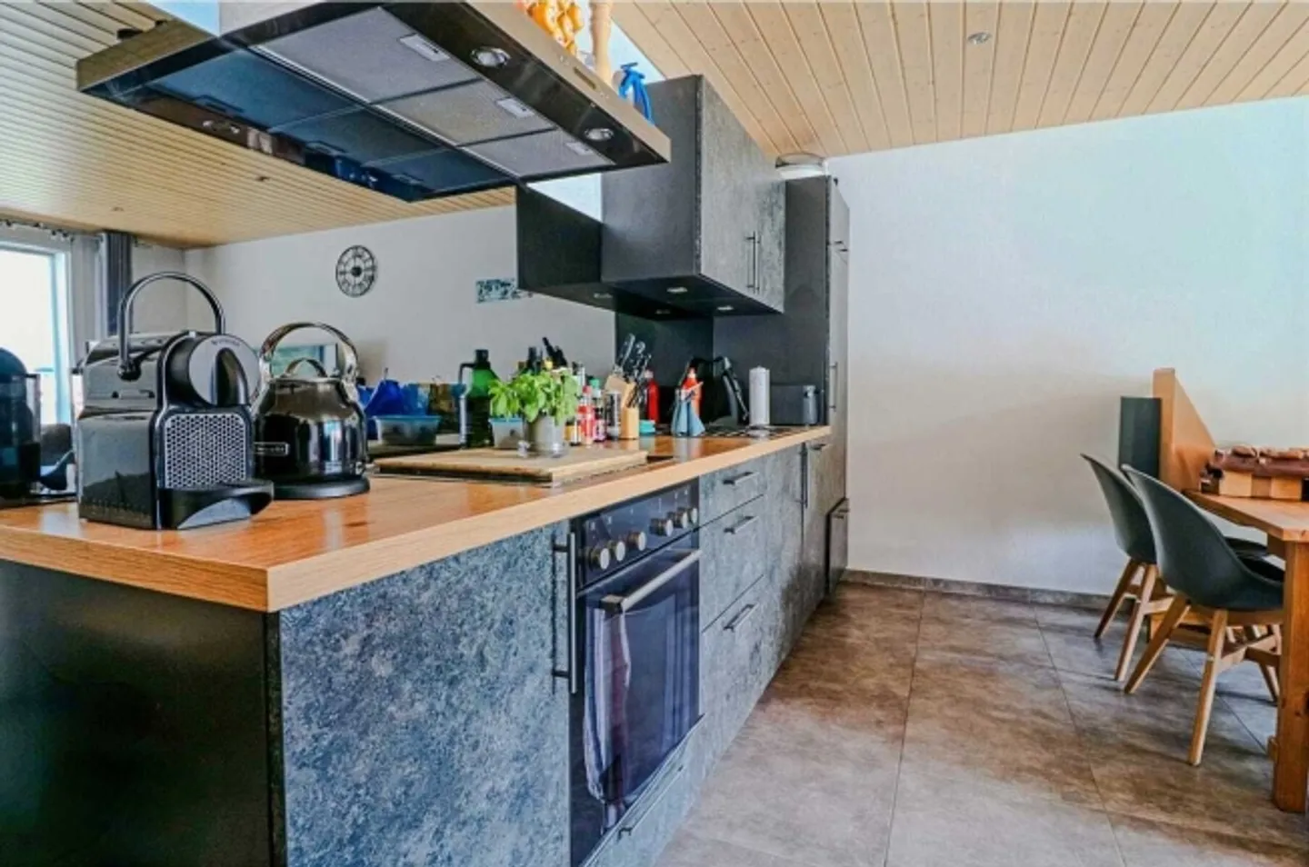 2.5 pces lumineux à Martigny avec terrasse et vue dégagée ! - Photo 2 sur 4