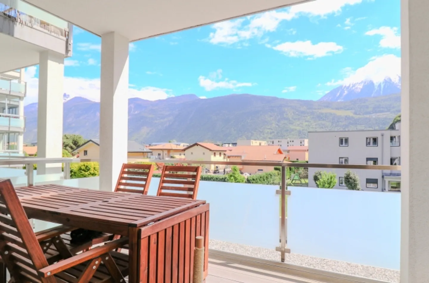 2.5 pces lumineux à Martigny avec terrasse et vue dégagée ! - Photo 4 sur 4