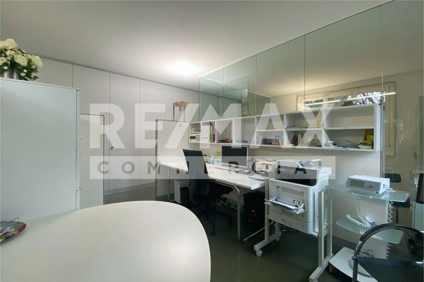 Practice rooms in a central residential area with plenty of sunshine - Photo 12 of 13