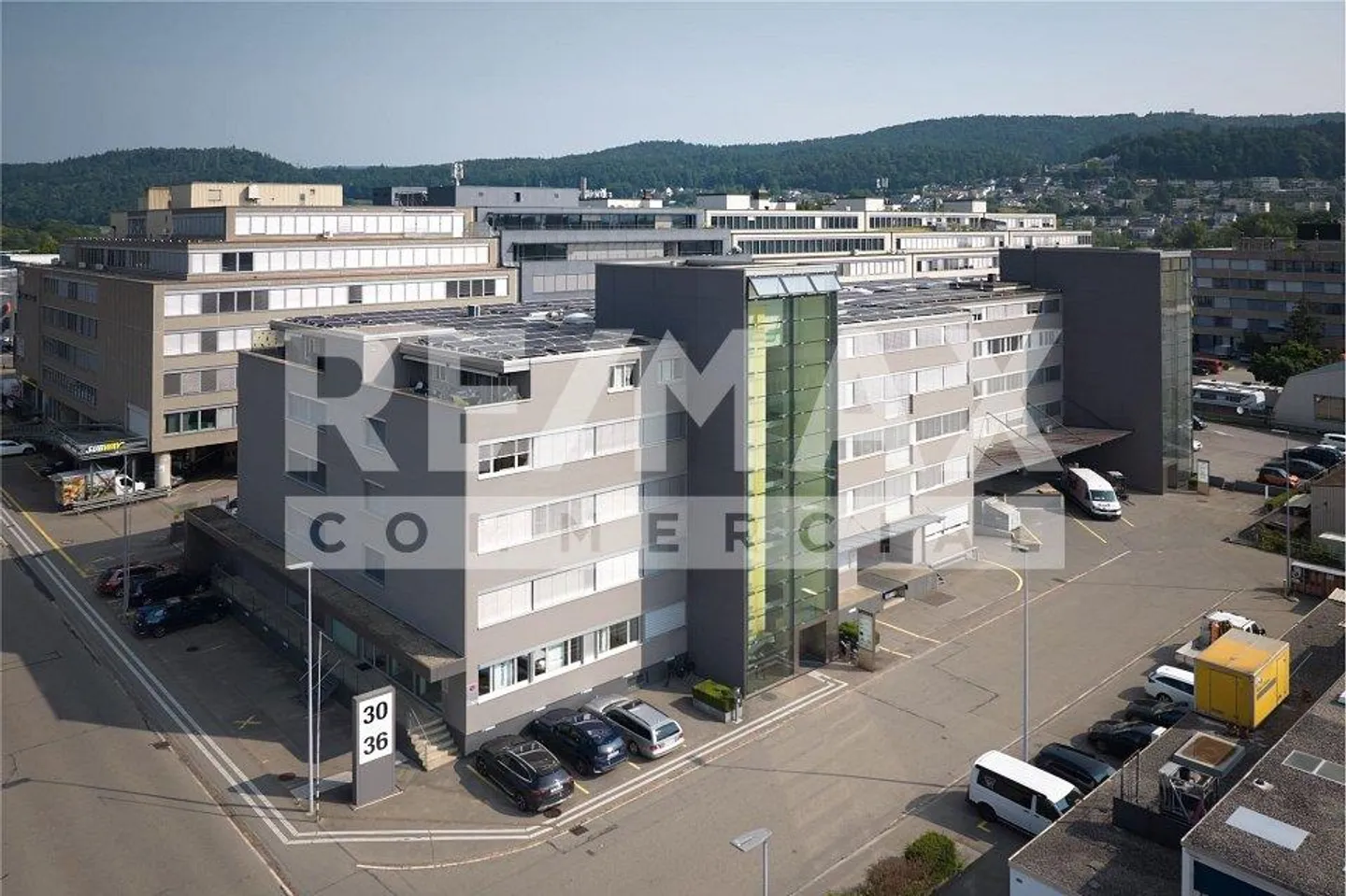 Spazio commerciale attraente con molte possibilità di utilizzo! Ufficio, magazzino, produzione, ecc.! - Foto 2 di 13