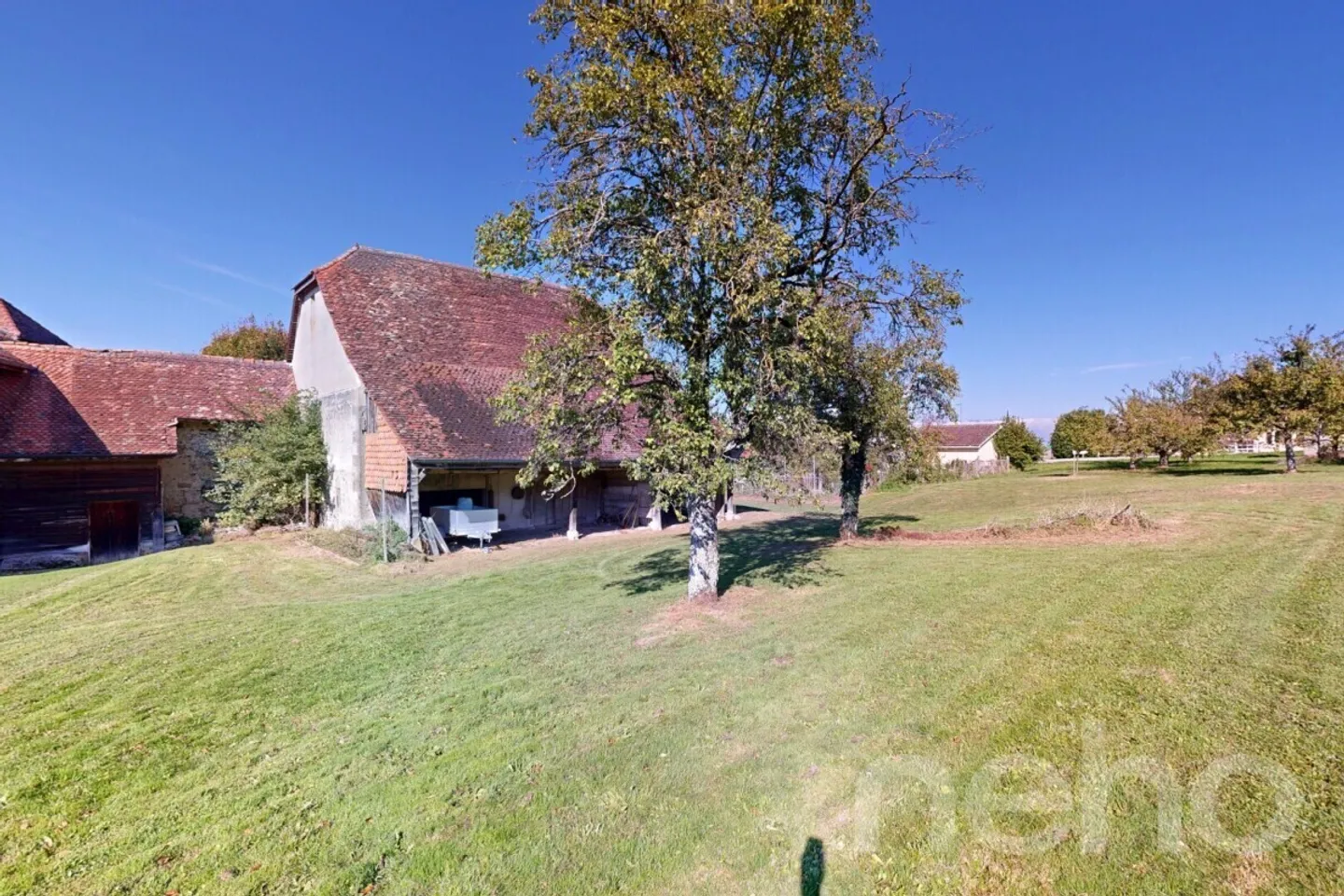 Village farm to renovate? Ideal setting and great potential - Photo 9 of 12