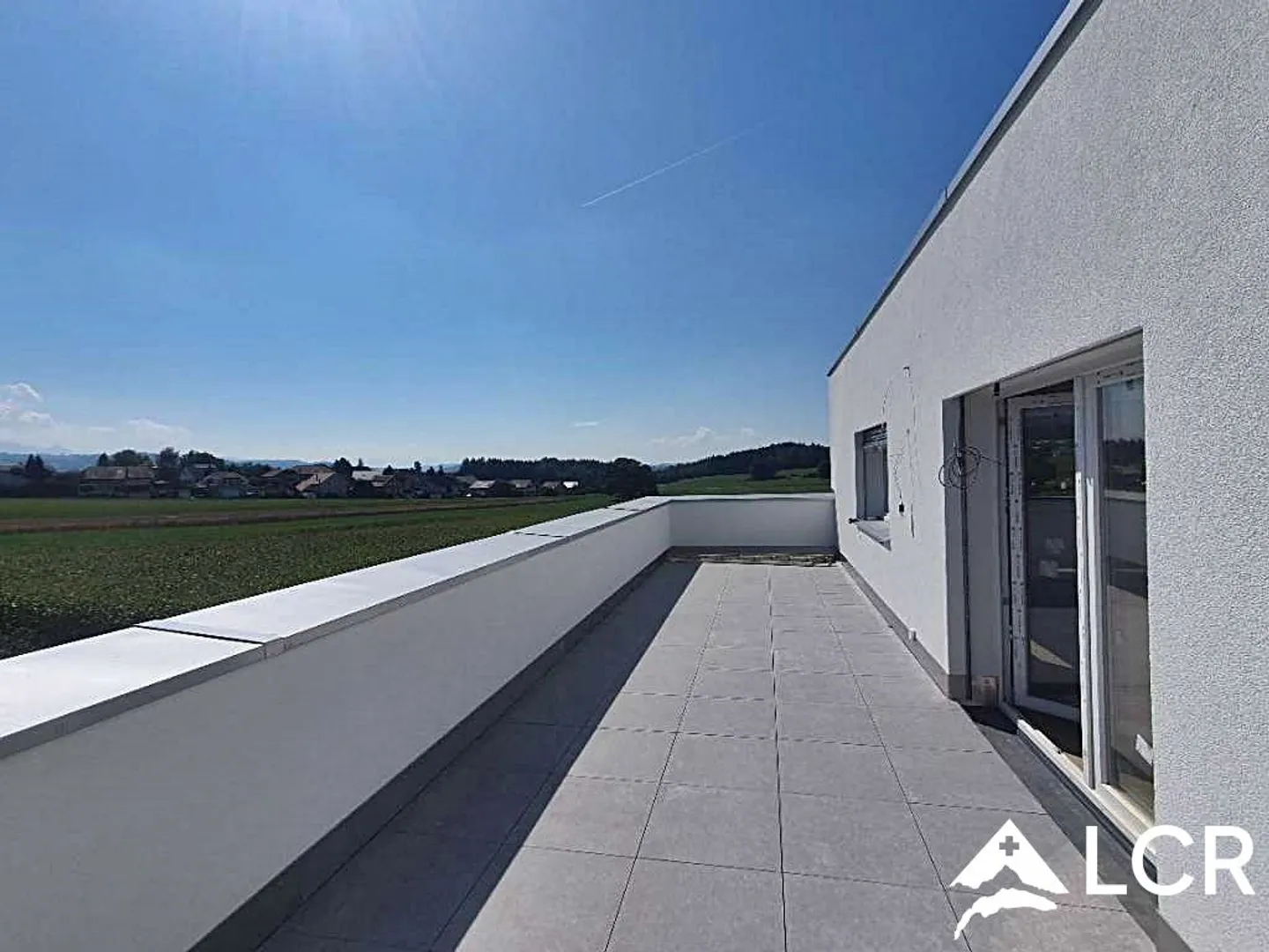 Bellissimo appartamento 3,5 stanze / 2 camere da letto / terrazza - Foto 1 di 10