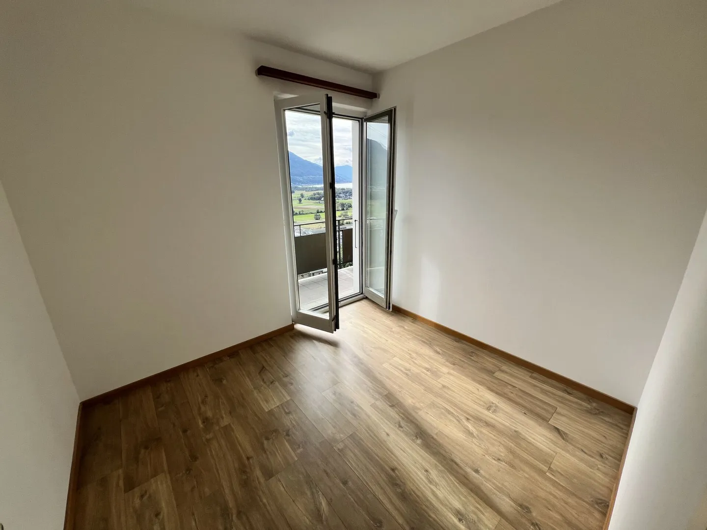 Appartamento 3.5 locali con vista lago - Foto 4 di 14