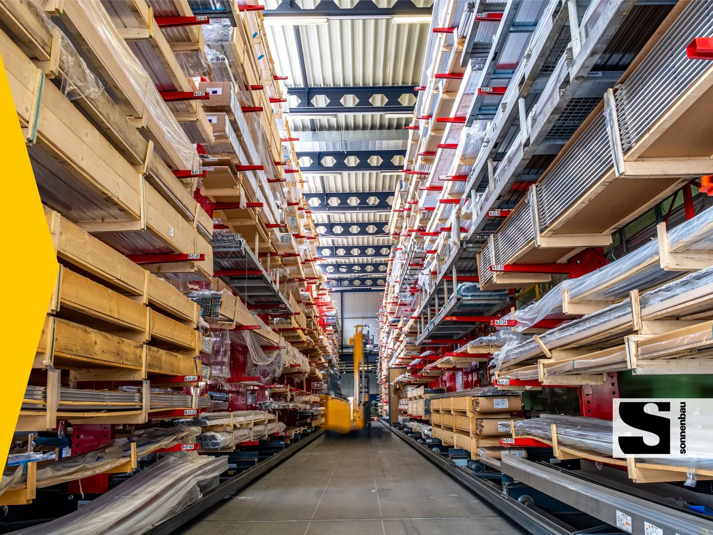 Sala commerciale multifunzionale con strutture di stoccaggio - ideale per materiali profilati - Foto 1 di 6