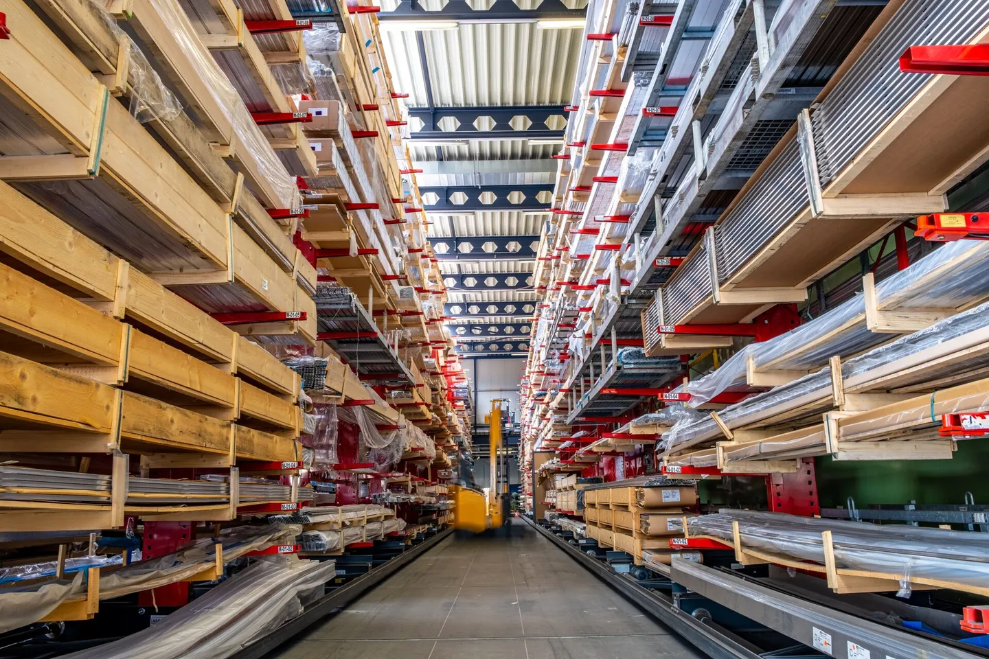 Sala commerciale multifunzionale con strutture di stoccaggio - ideale per materiali profilati - Foto 2 di 6