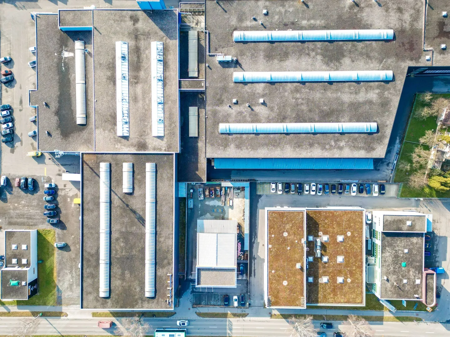 Sala commerciale multifunzionale con strutture di stoccaggio - ideale per materiali profilati - Foto 3 di 6