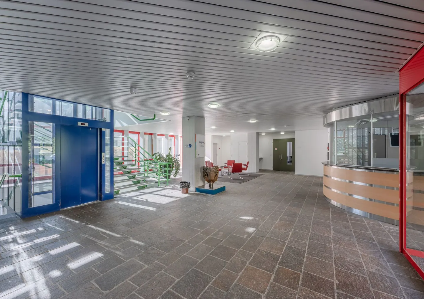 Diverse small offices from 25 m² - Photo 4 of 9