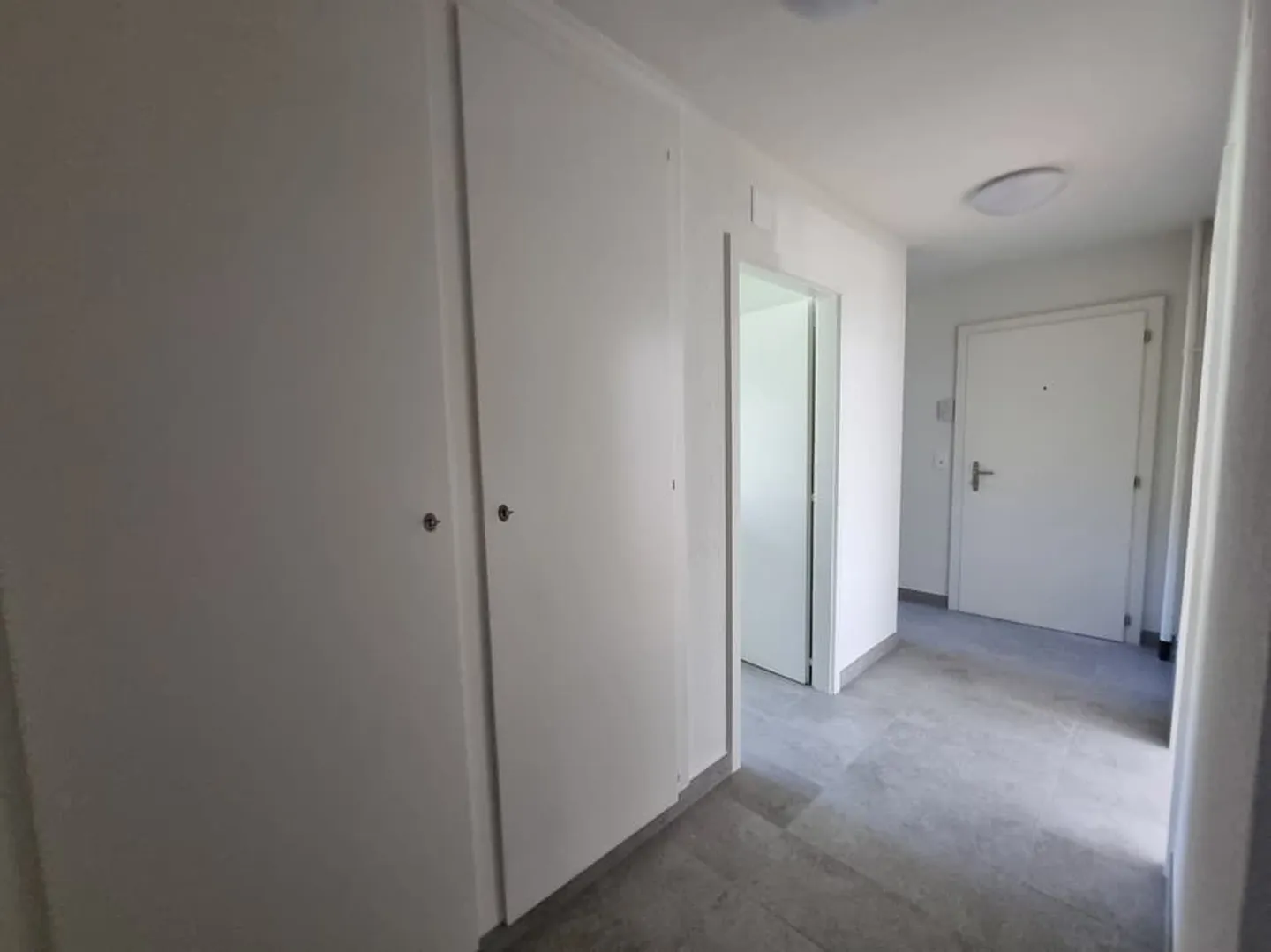 Beautiful renovated 3-room apartment with large balcony and share in common garden - Photo 6 of 7