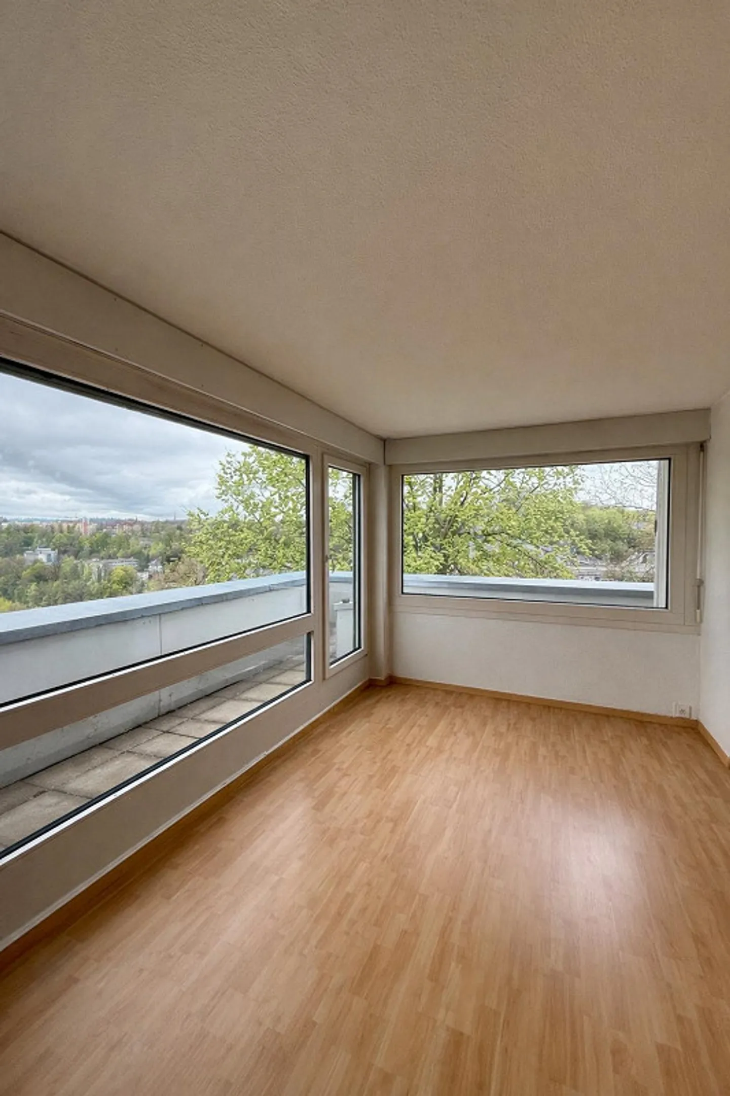 Refreshed 3.5 Room Attic Apartment - Photo 3 of 9