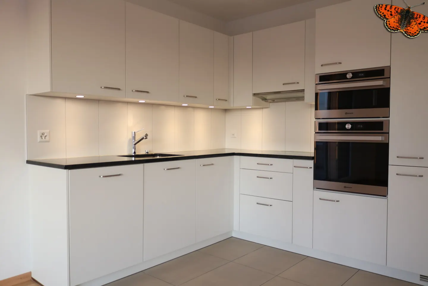 Spacious Apartment with Terrace - Photo 3 of 15