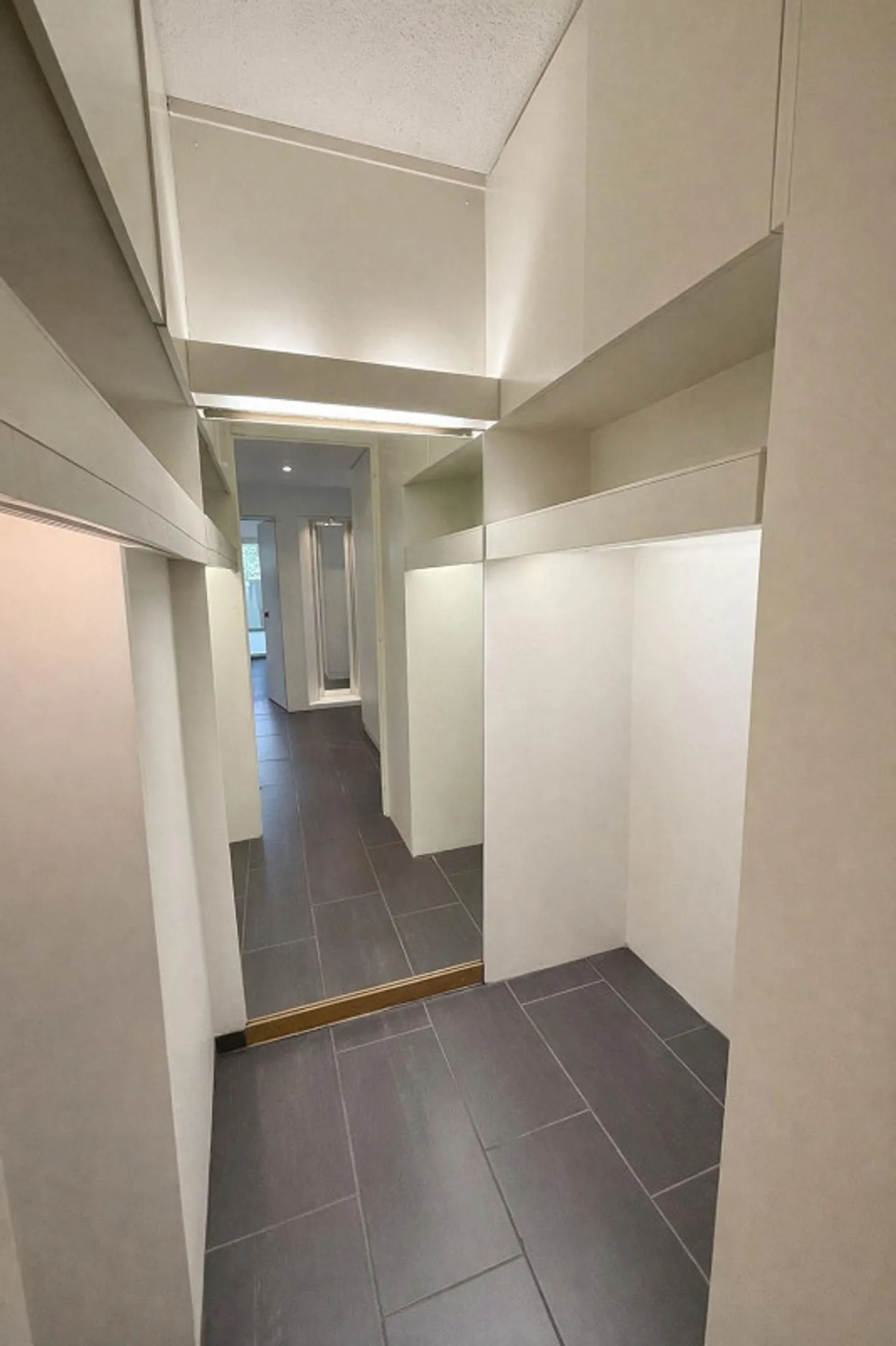 Refreshed 3.5 Room Attic Apartment - Photo 7 of 9