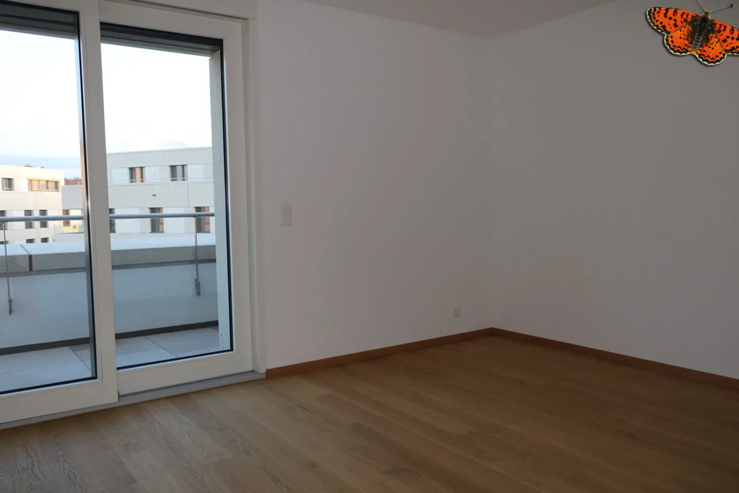 Spacious Apartment with Terrace - Photo 10 of 15