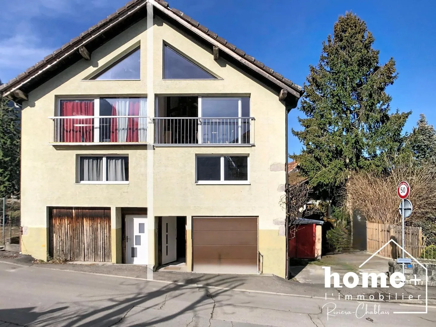 Single-family house with adjacent neighborhood - Photo 10 of 11