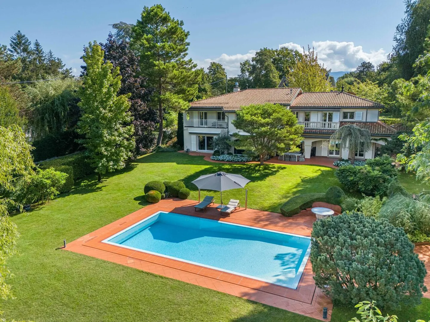 Magnifique propriété rénovée au cœur de Collonge Bellerive - Photo 1 sur 40