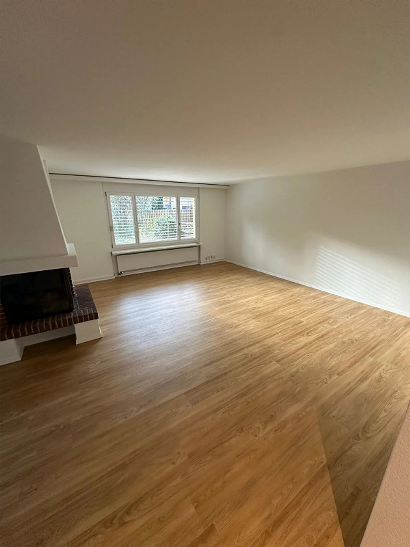 Appartement de jardin exclusif de 4,5 pièces avec jardin d'hiver et cheminée - Photo 4 sur 13