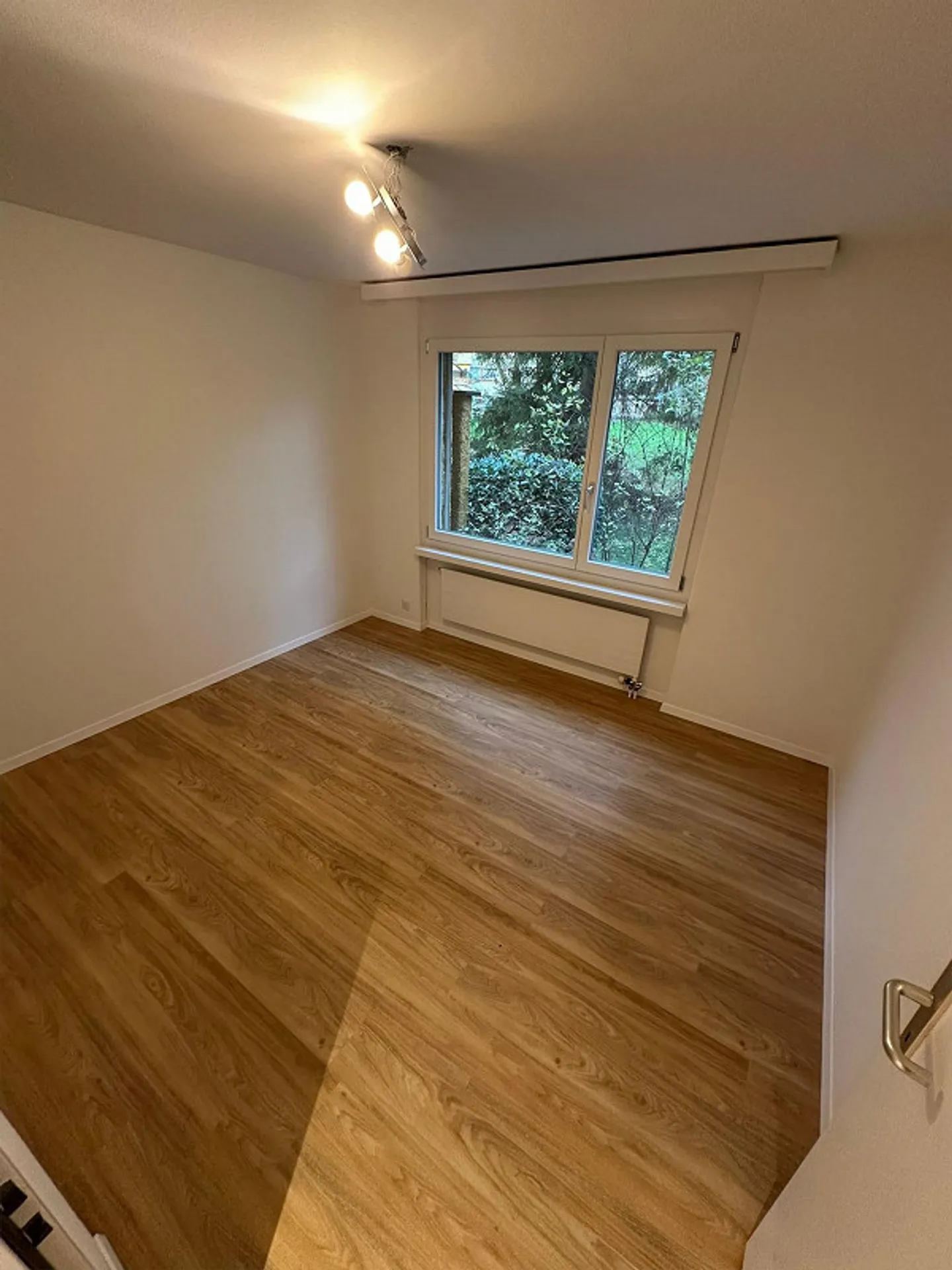 Appartement de jardin exclusif de 4,5 pièces avec jardin d'hiver et cheminée - Photo 8 sur 13