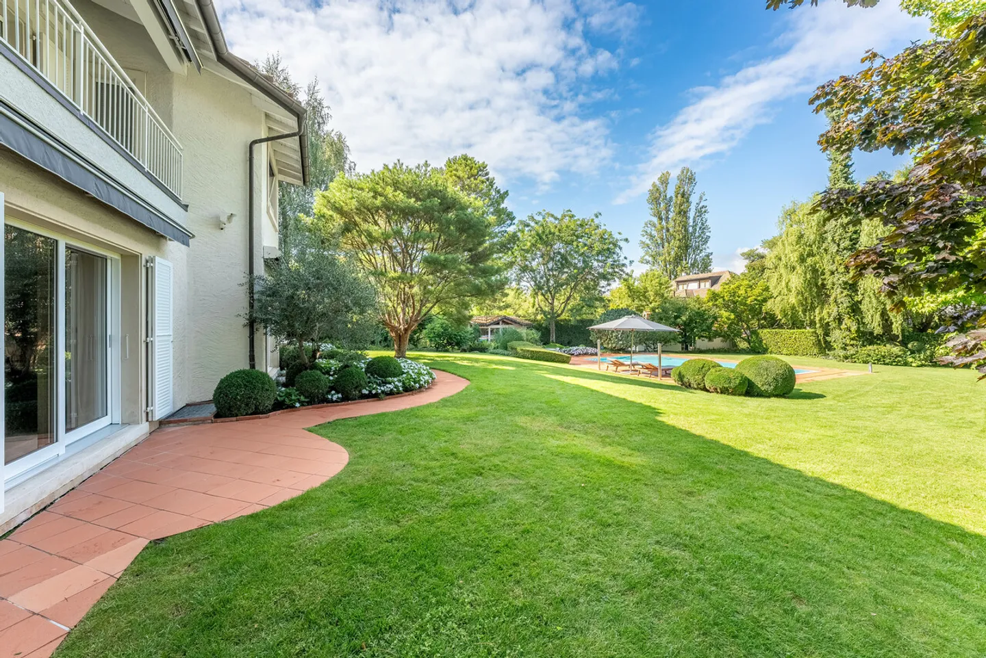 Magnifique propriété rénovée au cœur de Collonge Bellerive - Photo 6 sur 40