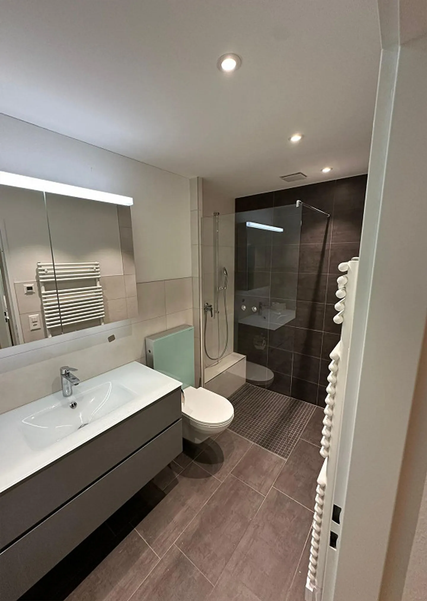 Appartement de jardin exclusif de 4,5 pièces avec jardin d'hiver et cheminée - Photo 12 sur 13