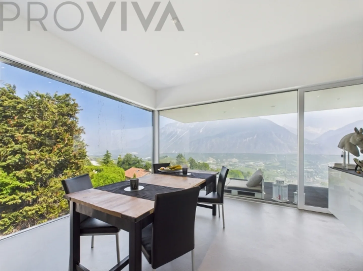Living like on vacation – with pool, sauna and breathtaking panorama - Photo 3 of 9