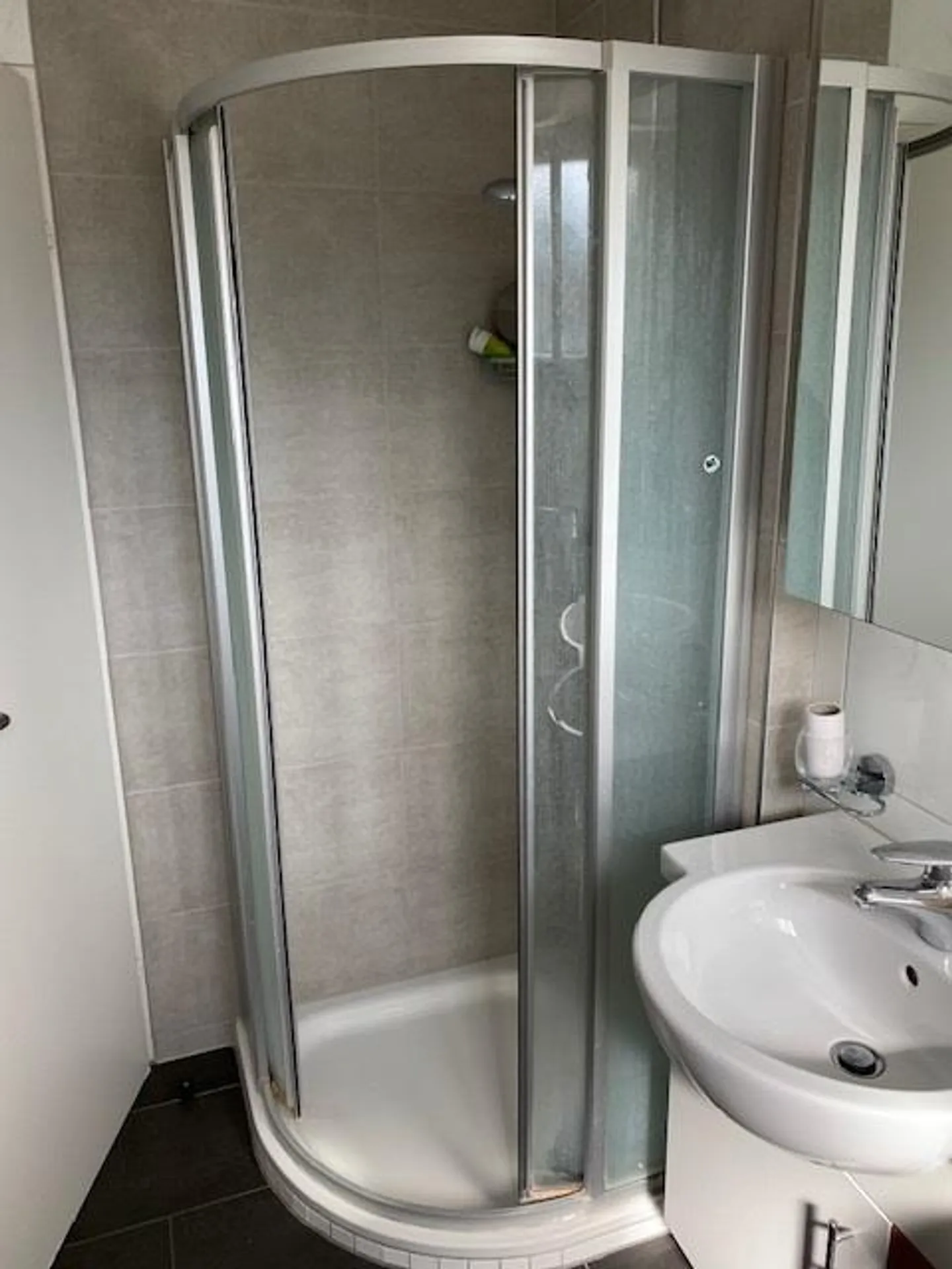 Room in a shared apartment - Photo 7 of 8