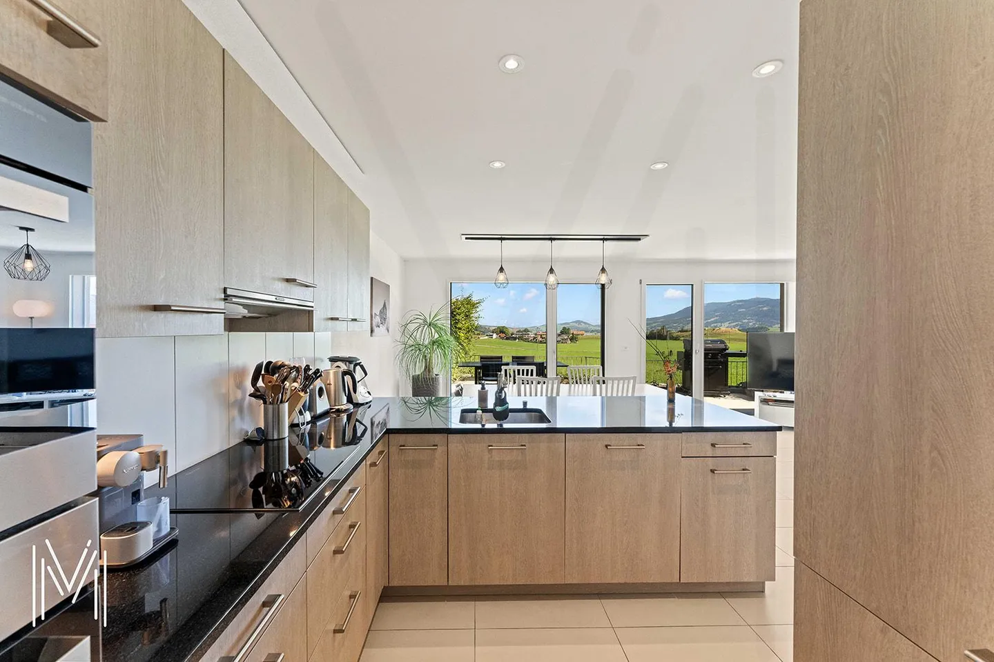 EINE MODERNE VILLA mit 4,5 Zimmern am Rande von landwirtschaftlichem Gebiet in ruhiger und außergewöhnlicher Lage - Foto 3 von 17