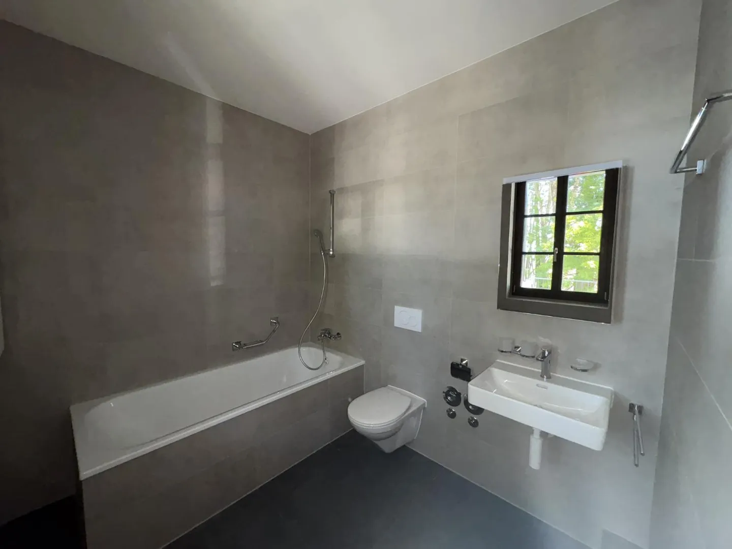 Wunderschöne renovierte 4-Zimmer-Wohnung in Vauderens - Foto 1 von 6