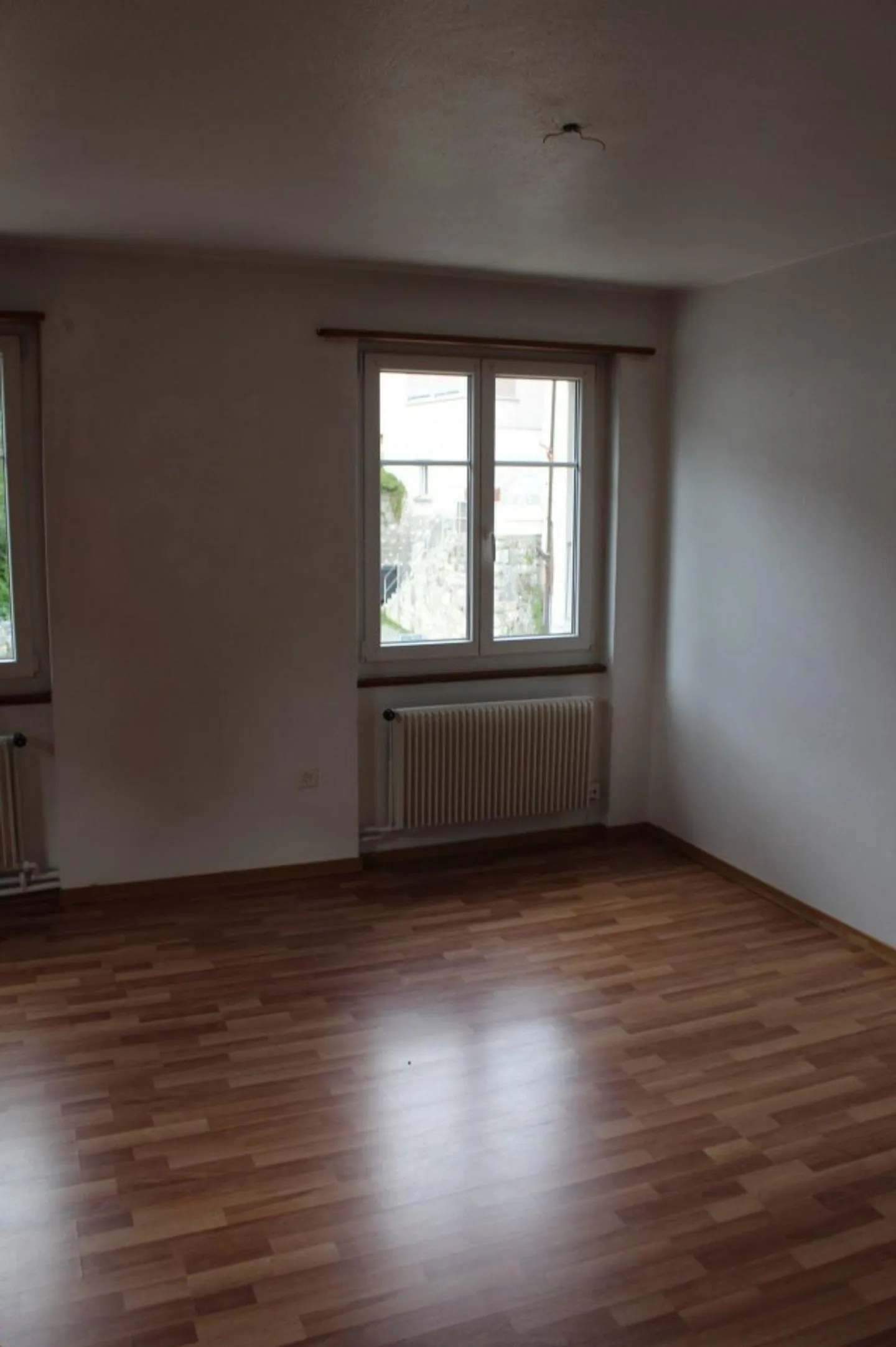 Riduzione del prezzo e primo affitto gratuito! Appartamento di 2,5 stanze nel centro di Moutier - Foto 5 di 7