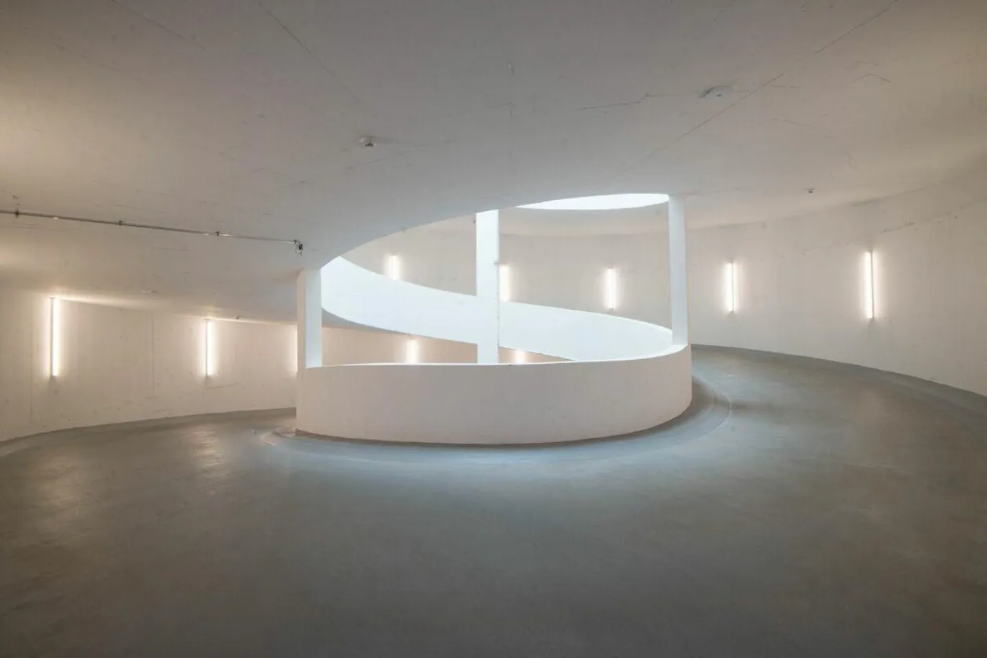 Uffici e showroom moderni e impressionanti.... - Foto 7 di 16