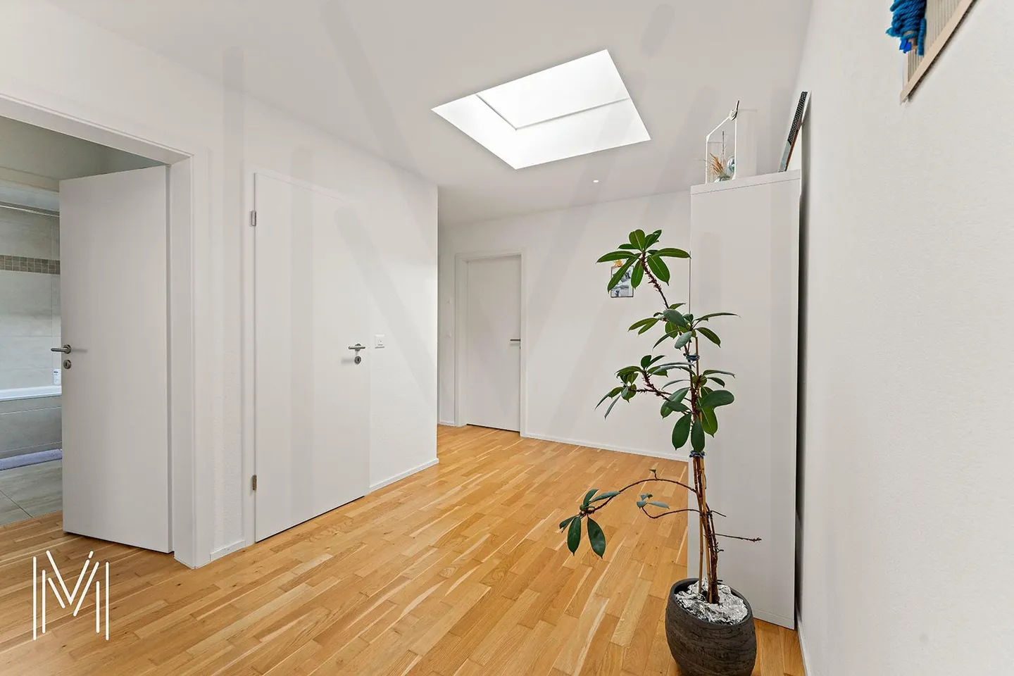 EINE MODERNE VILLA mit 4,5 Zimmern am Rande von landwirtschaftlichem Gebiet in ruhiger und außergewöhnlicher Lage - Foto 8 von 17