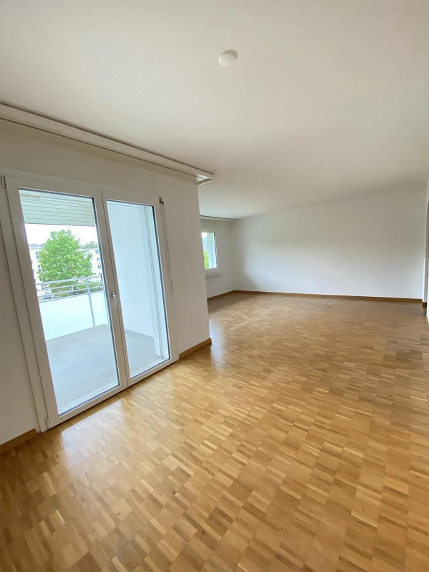 Charmante Wohnung in Safenwil - Foto 3 von 9
