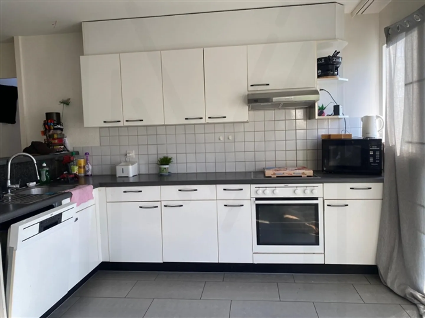 Piano superiore, appartamento di 4,5 stanze in affitto - Foto 4 di 10