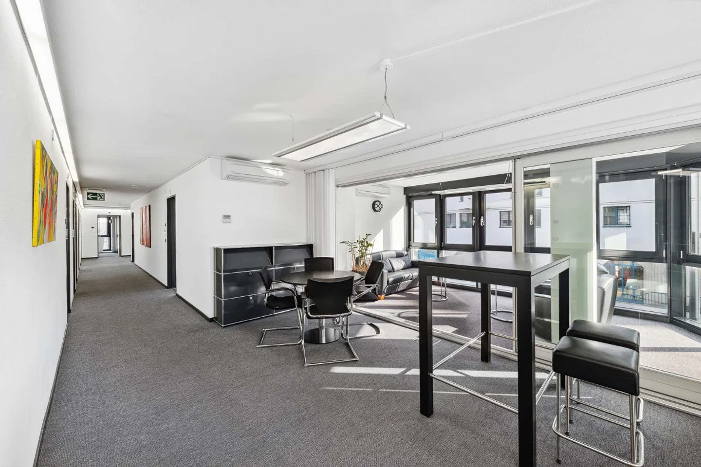 Modern Office Spaces in a Central Location in Neuhausen - Photo 4 of 16