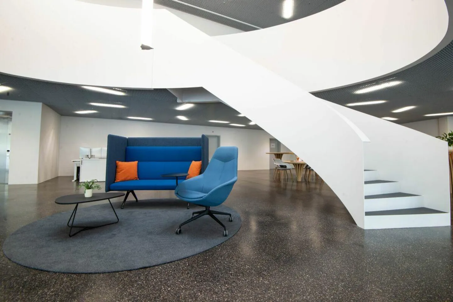 Uffici e showroom moderni e impressionanti.... - Foto 10 di 16
