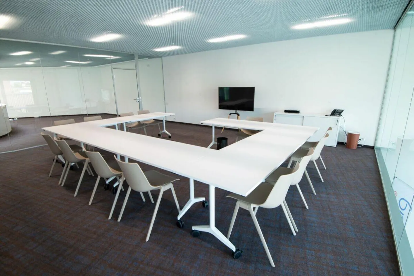 Uffici e showroom moderni e impressionanti.... - Foto 12 di 16