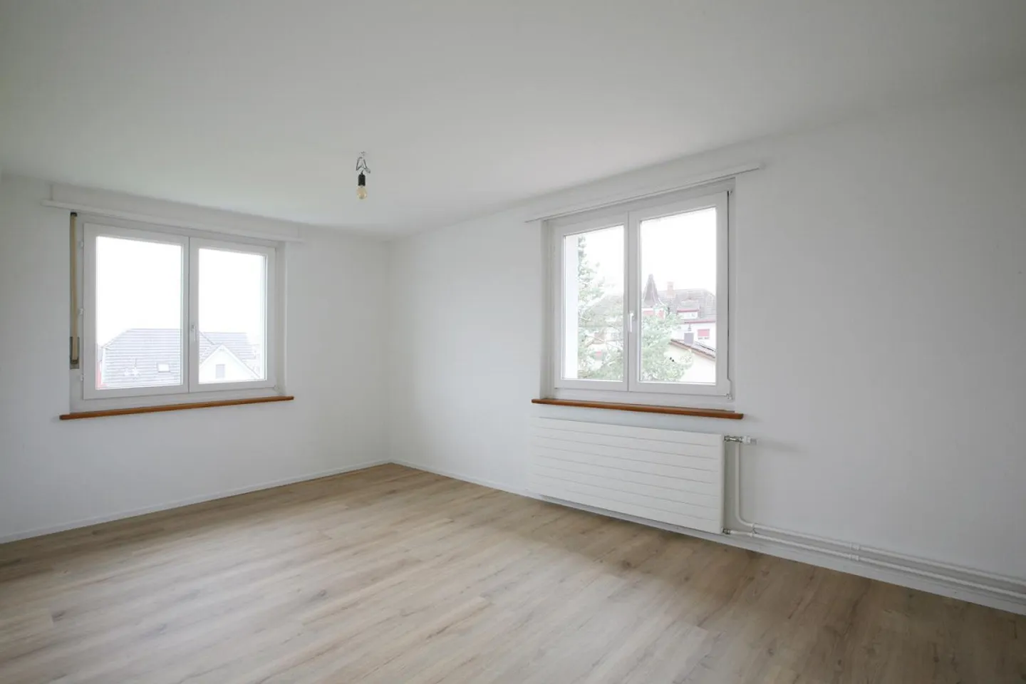 All-day sunny modern central apartment with 2 balconies - Photo 11 of 15