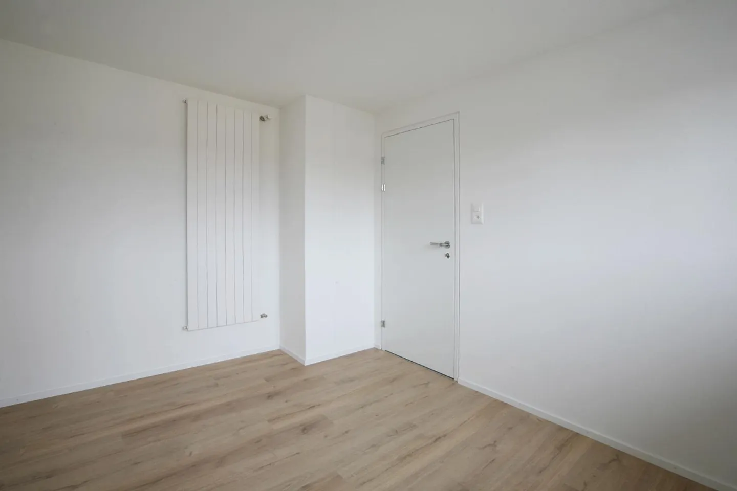 All-day sunny modern central apartment with 2 balconies - Photo 13 of 15